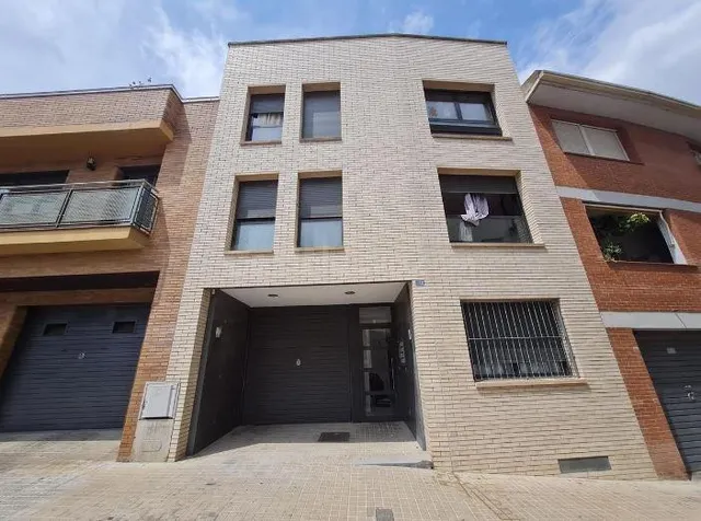 SE VENDE piso OKUPA en C Maura Mercader 10 de Santa Margarid - foto 3