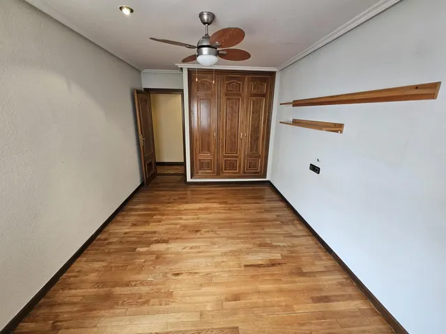 Exclusividad, amplitud y confort en el centro de Salamanca, 3 amplios dormitorios y plaza de garaje cerrada — 15