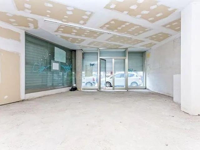 SE VENDE LOCAL COMERCIAL EN MANRESA