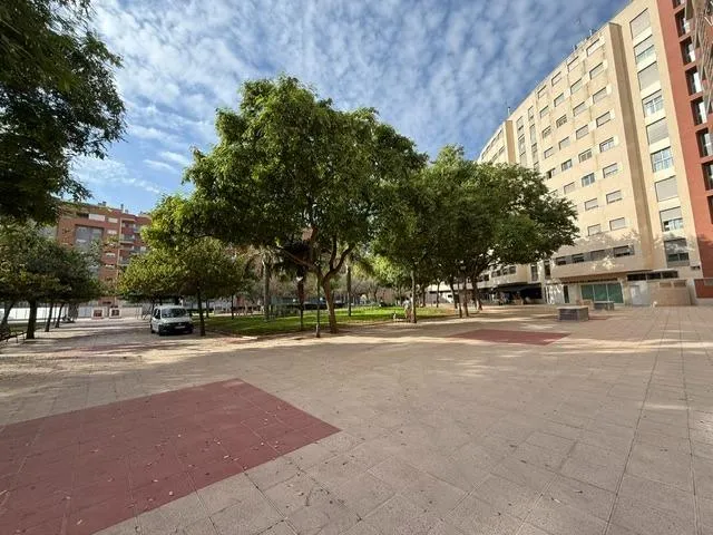 Alquiler apartamento amplio juan de borbon, 2 dormitorios, 2 baños, garaje , amueblado, luminoso — 26