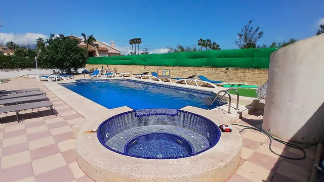 IMPRESIONANTE CHALET EN ALFAS DEL PI — 5