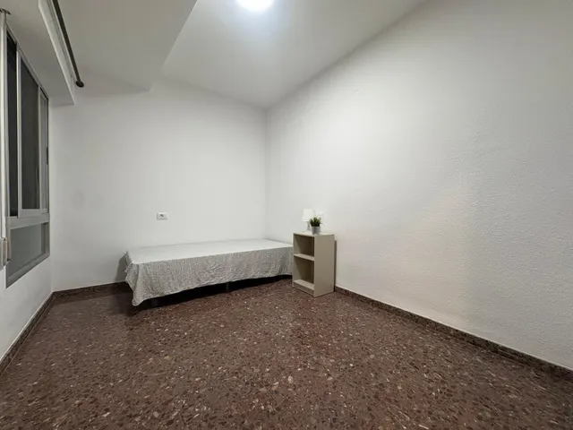 AMPLIO PISO EN PLENO CENTRO DE LLIRIA — 15