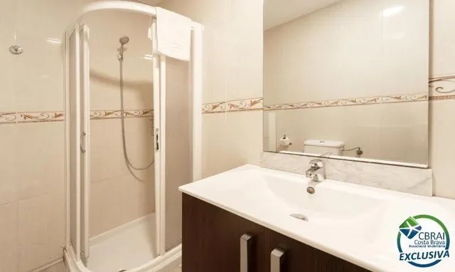 Moderno apartamento en planta baja en complejo residencial con zonas ajardinadas y piscina comunitaria — 15