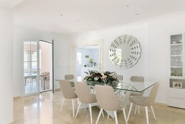 VENTA ö ALQUILER SOLO OPCION A COMPRA - Lujosa villa con piscina y espectaculares vistas al mar en Camp de mar — 7