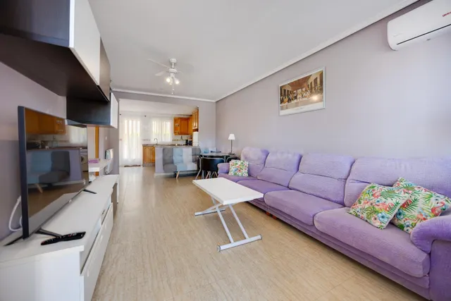 Bungalow de dos dormitorios y piscina comunitaria en Orihuela Costa — 3