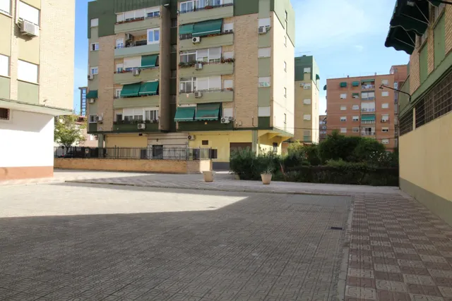 ¡OPORTUNIDAD! Piso reformado con terraza y 3 dormitorios en  - foto 3