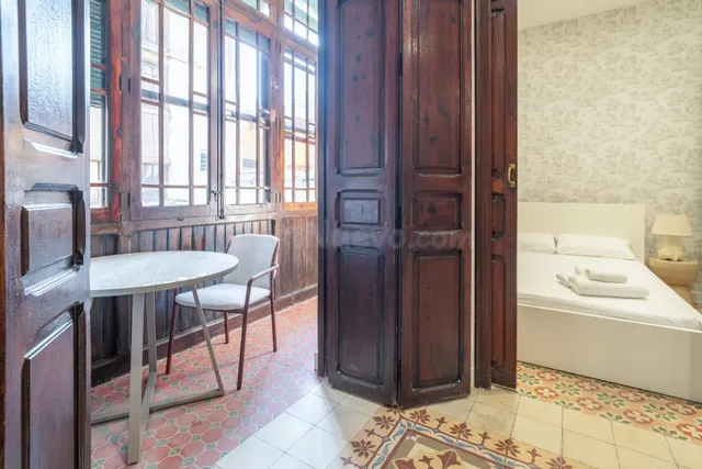 Elegancia junto al mar: fantástico piso reformado en el Caba - foto 2