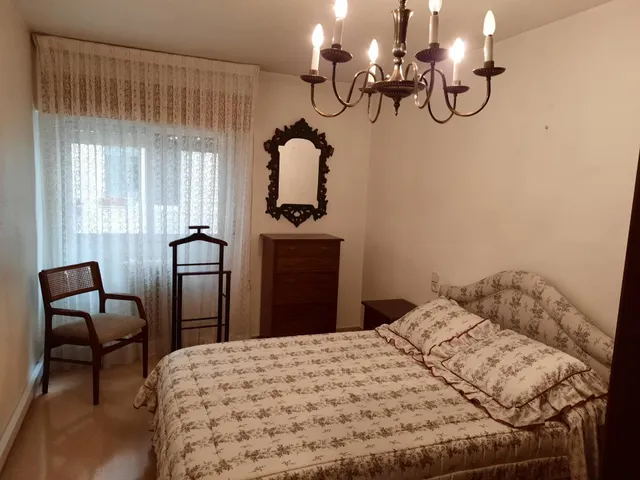 Amplio piso en el centro de la ciudad con 3 dormitorios y plaza de garaje — 5