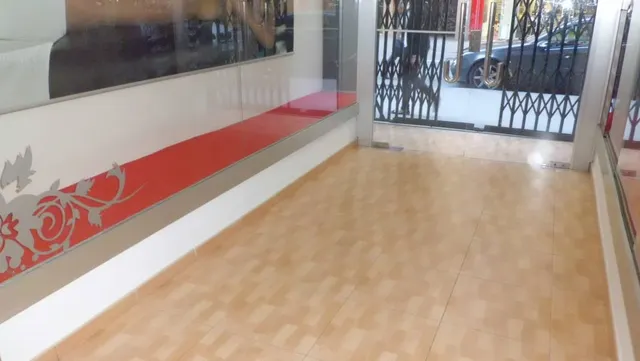 LOCAL COMERCIAL CALLE PREFERENTE — 2