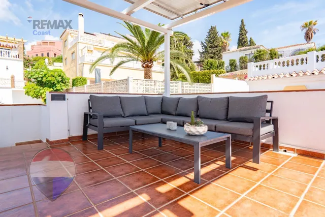 VILLA INDEPENDIENTE CON PISCINA, GRANDES TERRAZAS Y VISTAS AL MAR EN BENAJARAFE — 20