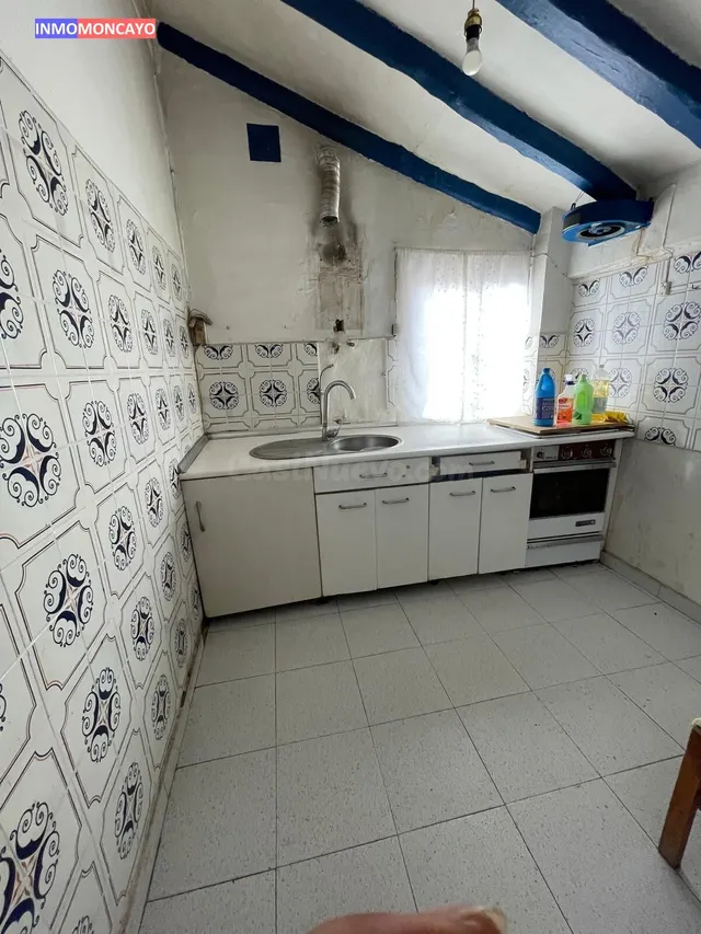 SE VENDE AMPLIA CASA EN NOVALLAS (ZARAGOZA) - foto 3