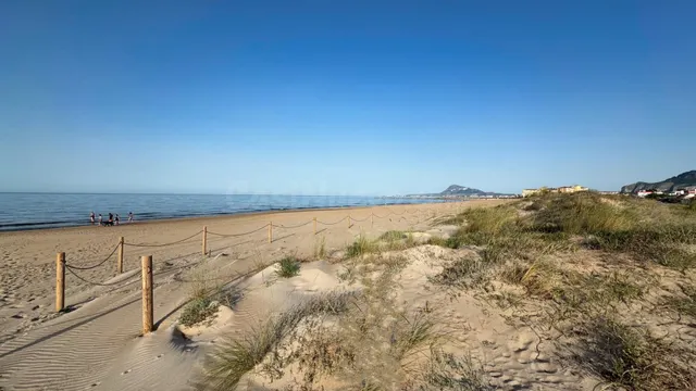 Casa adosada con jardín privado a solo 50 metros de la playa - foto 5