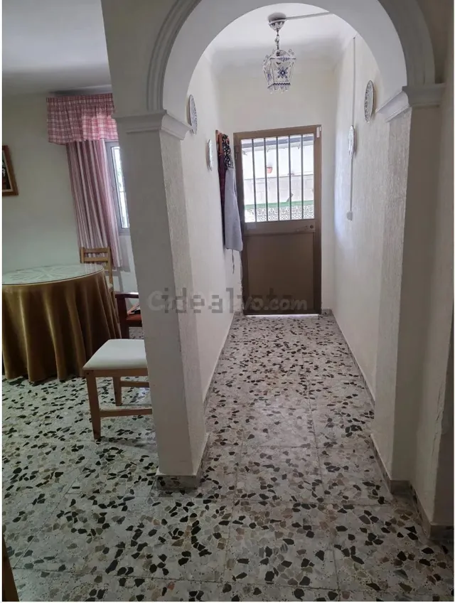 CASA DE PUEBLO EN VENTA – AMPLIA, CÓMODA Y CON GARAJE — 3
