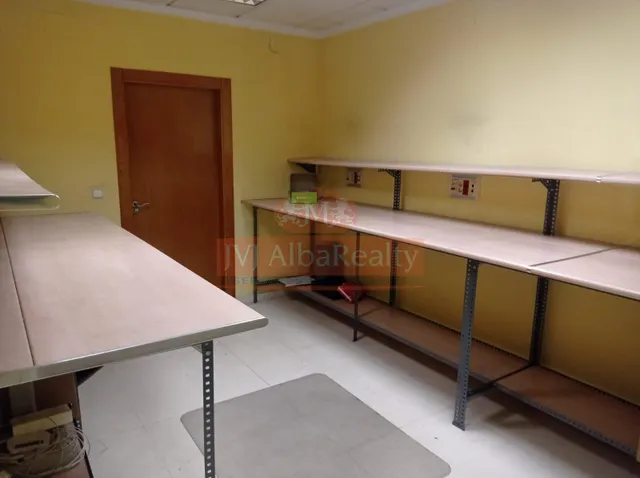 ESPECTACULAR LOCAL EN VENTA O ALQUILER EN ZONA INDUSTRIA — 13