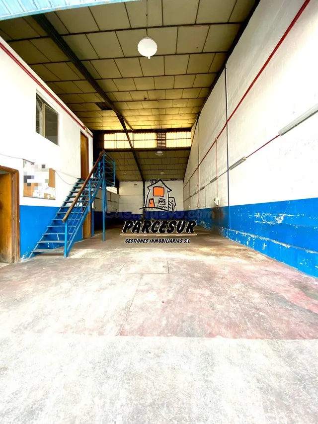 POLIGONO AMARGACENA - NAVE INDUSTRIAL EN VENTA CON UNOS 300 