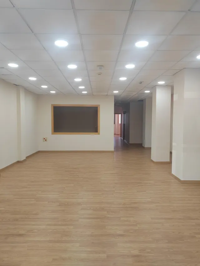 Amplio Local Comercial Reformado en Gran Eje de Jaén - Ideal para Tu Negocio — 3