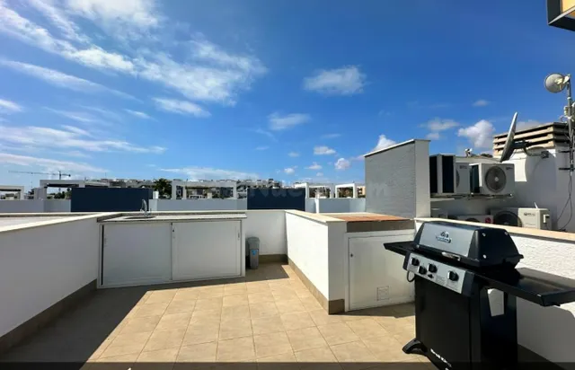 Se vende ático de 2 dormitorios en la primera planta con solárium privado en Oasis Beach XII, El Raso, Guardamar del Segura — 32