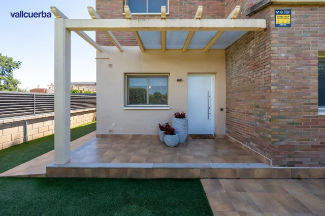 CASA ESQUINERA EN RESIDENCIAL AIGÜESVERDS DE REUS — 10