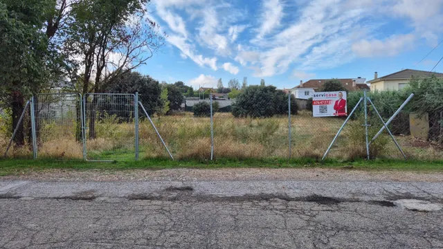 Parcela centrica de 1555m2 — 2