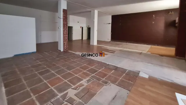 LOCAL EN ALQUILER EN LA PRINCIPAL AVENIDA DE LA POBLACIÓN — 7