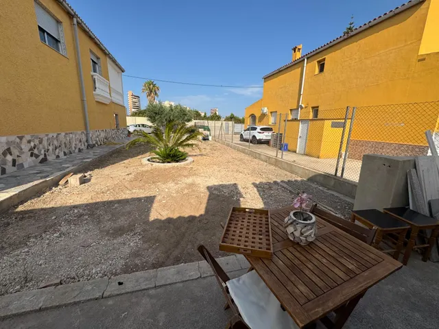 ENCANTADOR CHALET CON PARCELA A ESCASOS METROS DEL MAR — 33