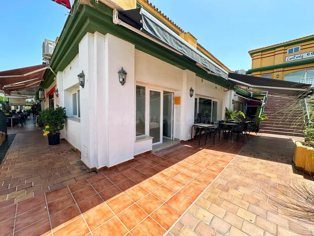 Oficina en venta en Estepona, Costa del Sol – Excelente opor
