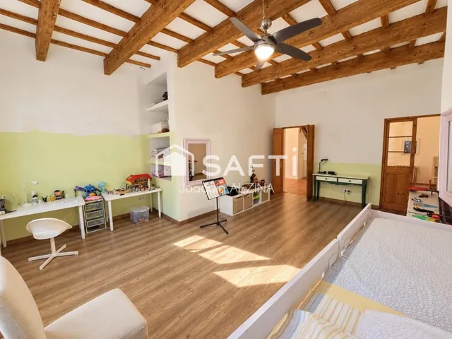 Casa céntrica con patio y 6 habitaciones en Mahón. — 19