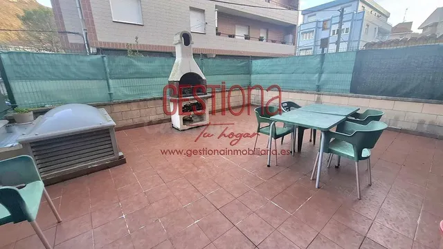 AMPLIO BAJO DE 3 habitaciones, CON TERRAZA JARDÍN A ESCASOS  - foto 4