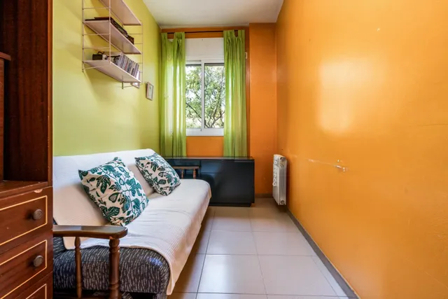 Piso 77m2., 3 Dormitorios, 2 Baños. Exterior con Patio y Ascensor. — 20