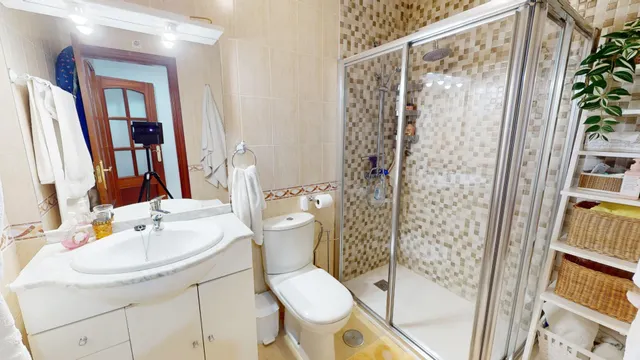 Piso de dos dormitorios con terraza y piscina en Los Boliches — 12