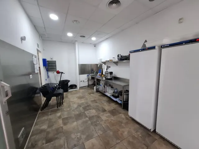 Traspaso de local comercial de 253 m2 — 24