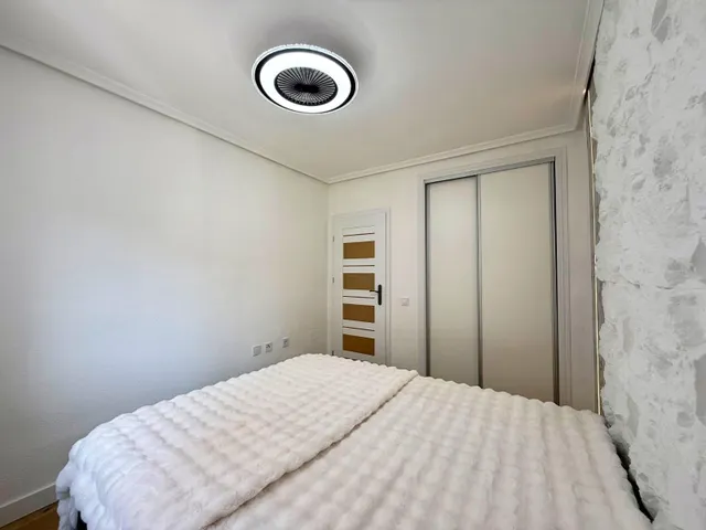 Apartamento reformado de 2 dormitorios a 240 m de la playa — 22