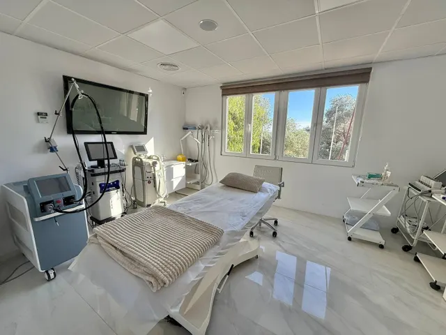 CLINICA recién REFORMADA y 100% EQUIPADA — 15