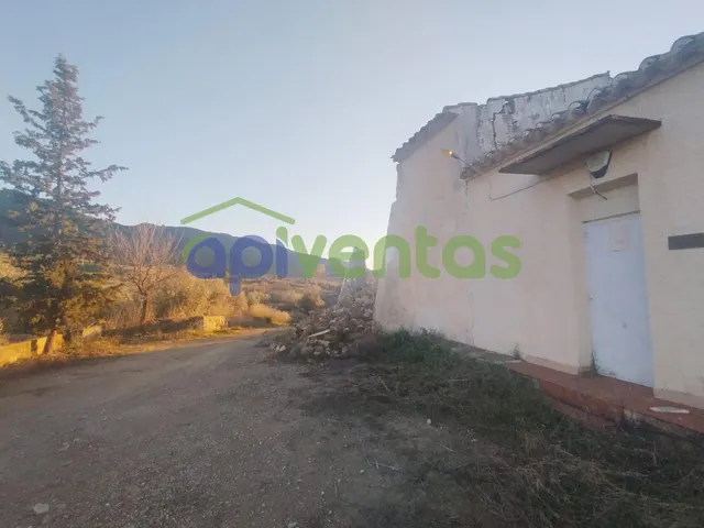 Casa de piedra con 61 hectáreas de terreno — 6