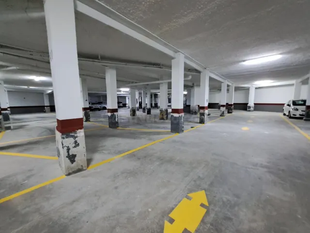 Se vende plaza de garaje en zona Plaza del Regne / Avda. San - foto 4