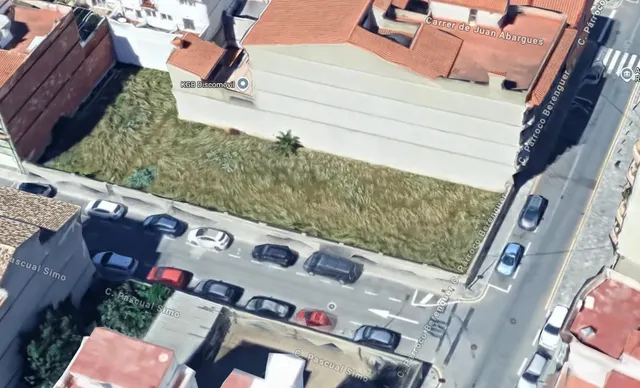SOLAR EN CENTRO UBANO. OPCIÓN DE SEGREGACIÓN PARA CONSTRUIRSE UNA CASA. DESDE 100 M2. — 2