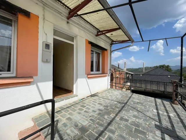SE VENDE CASA EN CORULLÓN — 3