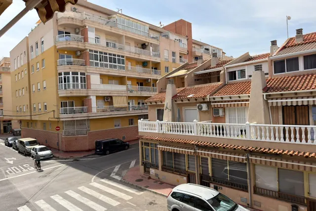 Estupendo apartamento con amplia terraza y piscina comunitaria, idoneo como vacacional, rodeado de todos los servicios — 11