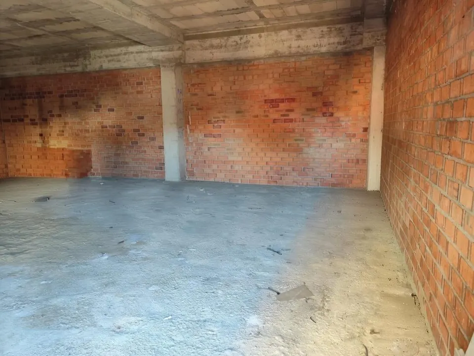 Local comercial en casines.