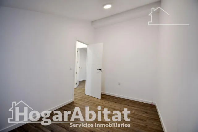 AMPLIA Y BONITA CASA REFORMADA CON 2 TERRAZAS — 26