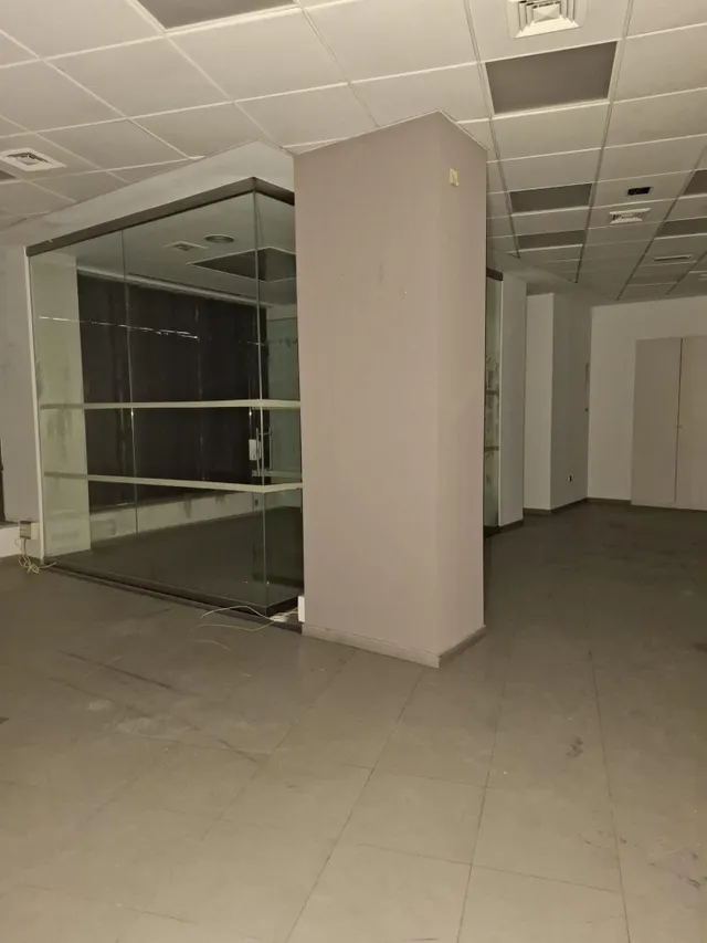 SE VENDE LOCAL EN RENTABILIDAD EN CALLE MAURICIO LEGENDRE 4. — 7