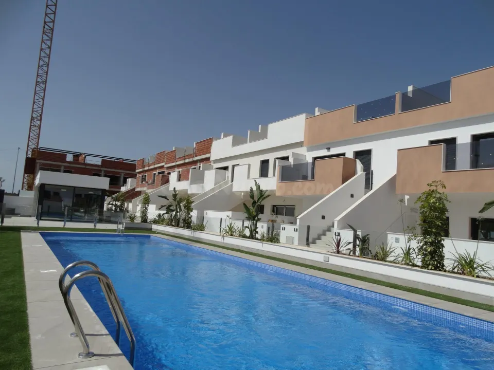 Bungalows modernos de nueva construcción en venta en Pilar de la Horadada