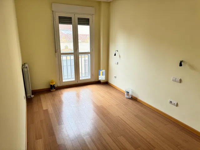 PISO A ESTRENAR CON 3 DORMITORIOS, 2 BAÑOS Y POSIBILIDAD DE PLAZA DE GARAJE EN PLENO CENTRO DE ZAMORA. — 7