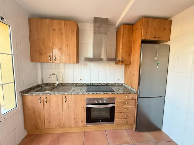 Bungalow con jardín privado, garaje y piscina comunitaria en Santa Pola — 12