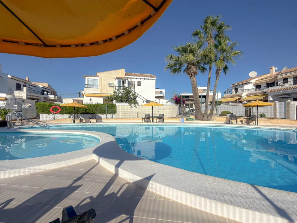 Torreblanca! Encantador bungalow reformado con 2 terrazas en urbanización exclusiva con 2 piscinas comunitarias