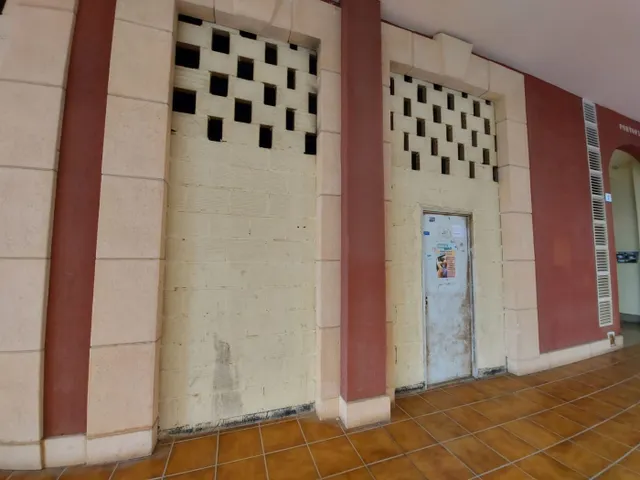 LOCALES COMERCIALES EN ALQUILER EN RESIDENCIAL PORTOFINO EN ALMERIMAR — 10