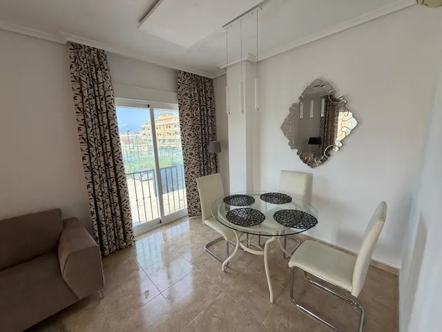 Piso moderno en residencial con solárium y piscina — 13
