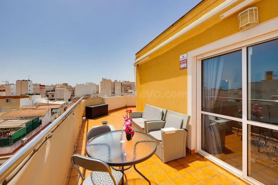 ÁTICO CON TERRAZA DE 32 M2 Y PLAZA DE GARAJE