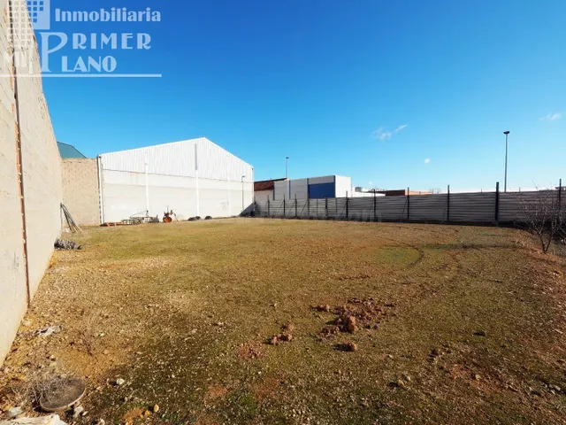 Solar junto a calle Pizarro de Tomelloso, de 593 m2 y 27 m d - foto 3