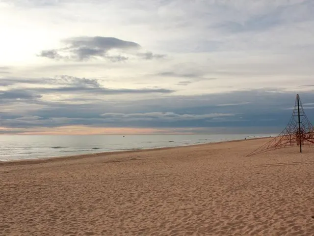 Villa en Guardamar. Primera línea con acceso directo a la playa — 48